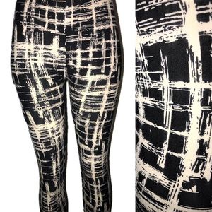 Super Soft Leggings Scratched Modern Plaid Design